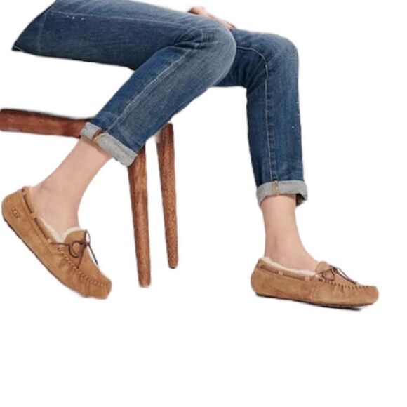 UGGS Dakota Moccasin Slip-on in Chestnut - Picture 1 of 9